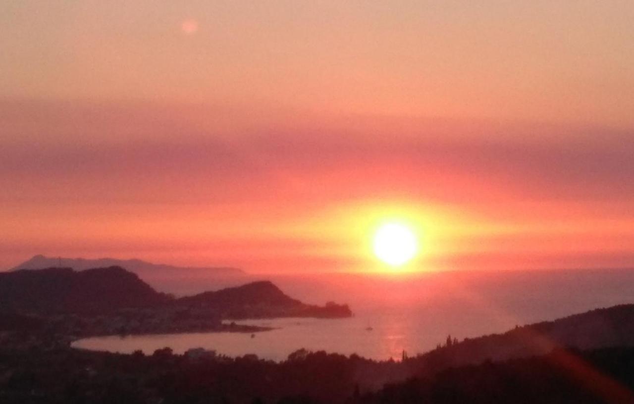 Sunset House * Karousádes
