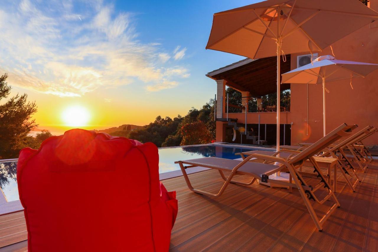 Sunset House Willa Karousádes